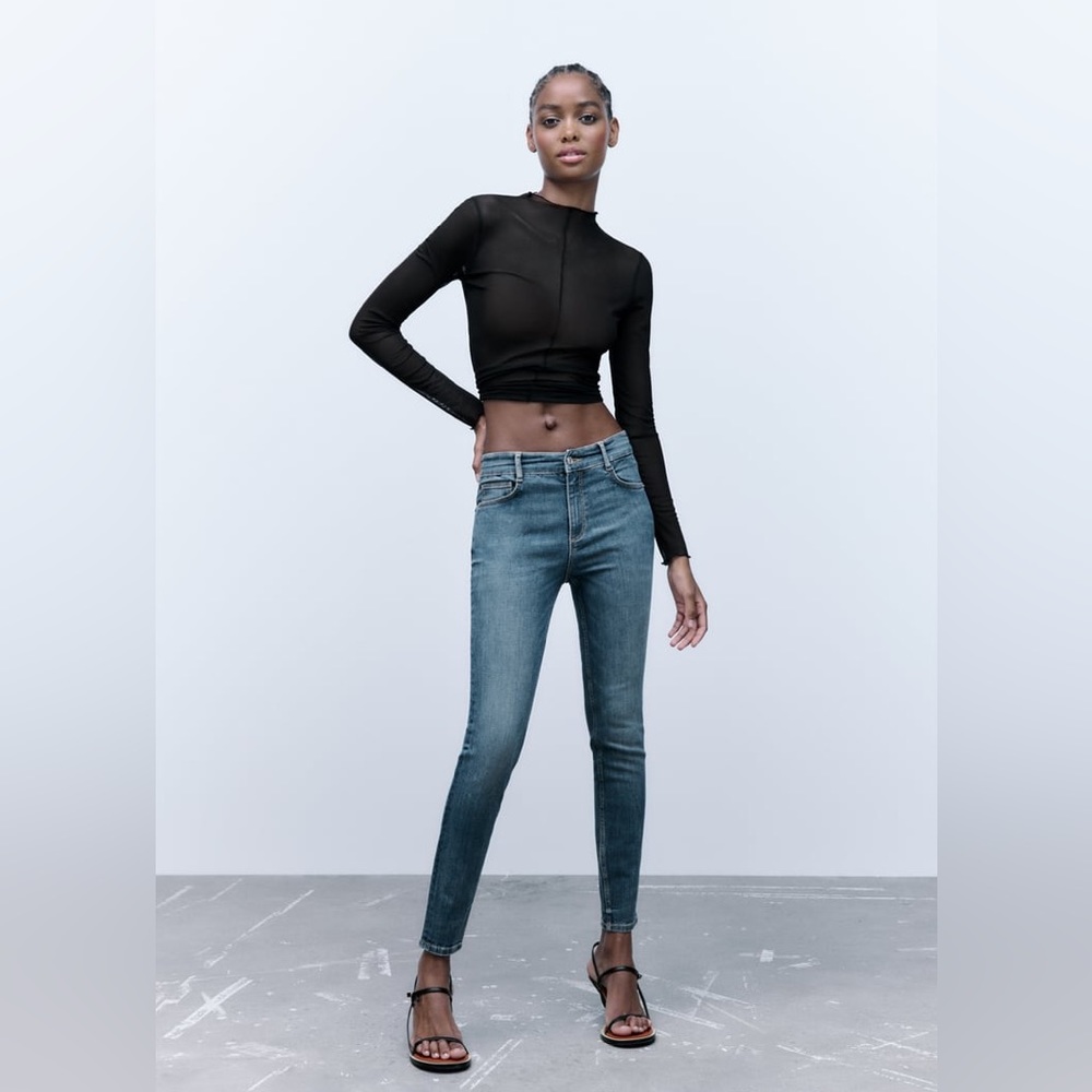 ZARA TRF SCULPT MID RISE JEANS